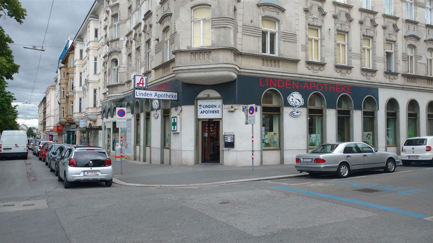 Die Linden-Apotheke von außen, an der Ecke Hernalser Hauptstraße